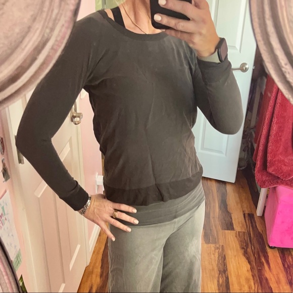 EUC Cut-Out long sleeved beautiful boat neck - Picture 2 of 11